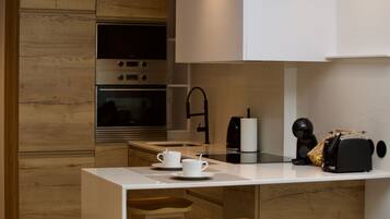 Apartemen | Dapur pribadi | Lemari es, microwave, oven, dan kompor