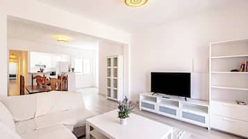 Apartamento | Zona de estar | Una televisión