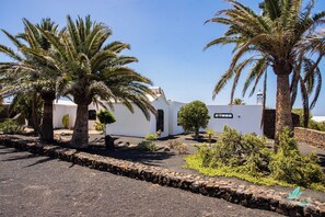 Property grounds - Typical Canarian Stye Property (Yaiza)
