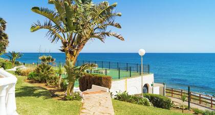 1 Line Beachfront Apartment With Stunning sea View