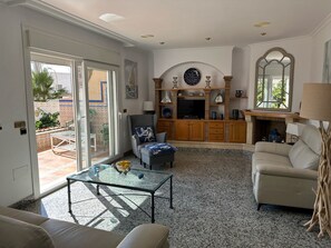 House | Living area | TV, fireplace - Large Villa Private Pool and Garden Near Beach (Roquetas de Mar)