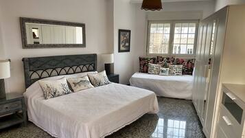 4 bedrooms, iron/ironing board, free WiFi, bed sheets