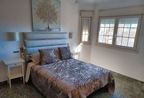 独立别墅 | 4 多间卧室、熨斗/熨衣板、免费 WiFi、床单