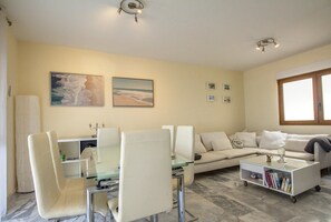 Chalet | Interior - Beautiful 3-bed Chalet With Riverview in Ayamonte (Ayamonte)