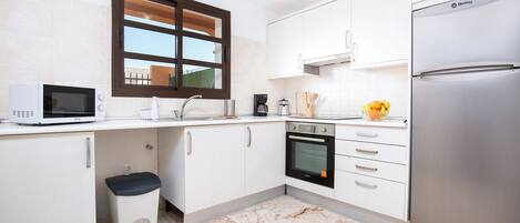 別墅 | 私人廚房 | 電冰箱、微波爐、烤箱、爐台