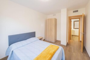 3 dormitorios, escritorio, tabla de planchar con plancha y wifi gratis