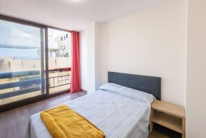 3 ห้องนอน, โต๊ะทำงาน, เตารีด/โต๊ะรีดผ้า, Wi-Fi ฟรี