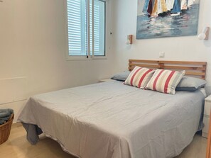 3 bedrooms, iron/ironing board, free WiFi, bed sheets - Sunny Seaside Retreat in Puerto De Mazarron (Mazarrón)