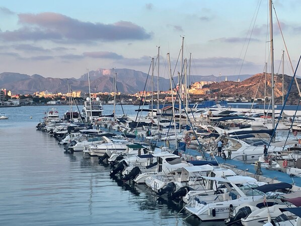 อพาร์ทเมนท์ | ที่จอดเรือ