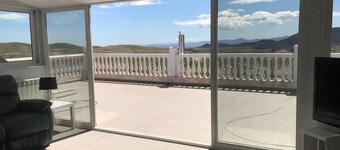 2 Bed-sleeps 4-mtn View-private Pool & Terrace