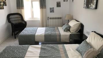 Apartment | 2 bedrooms, iron/ironing board, free WiFi, bed sheets