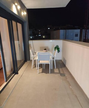 Apartment | Outdoor dining