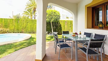 Villa | Buiten dineren