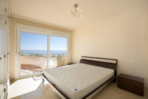 Apartment | 3 bedrooms, iron/ironing board, free WiFi, bed sheets - Immaculate 3-bed Penthouse- Stunning Views (Estepona)
