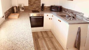 Fridge, microwave, oven, stovetop - Lovely 2 Bed Apartment in Alcalali (Alcalali)