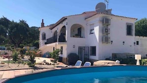 A two-story house with a swimming pool in the foreground. - Lovely 2 Bed Apartment in Alcalali (Alcalali)