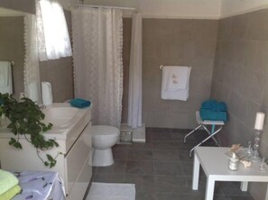 House | Bathroom | Shower, hair dryer, towels