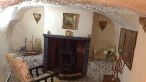 House | Interior - Traditional Spanish Cave House in Alguena (Los Montesinos)