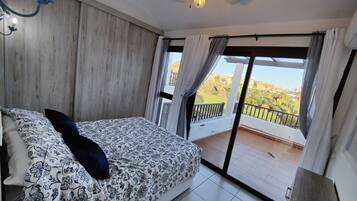 Apartament | 2 dormitoris, planxa i posts de planxar, wifi gratuïta i roba de llit