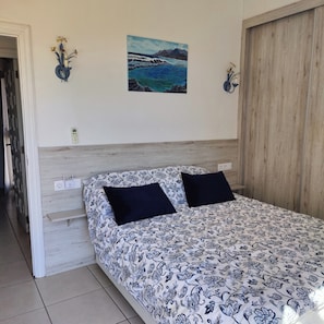2 bedrooms, iron/ironing board, free WiFi, bed sheets - Sunny Golf and Sea View Apartment in Amarilla Golf (San Miguel de Abona)