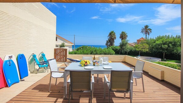 Leilighet | Utendørsservering