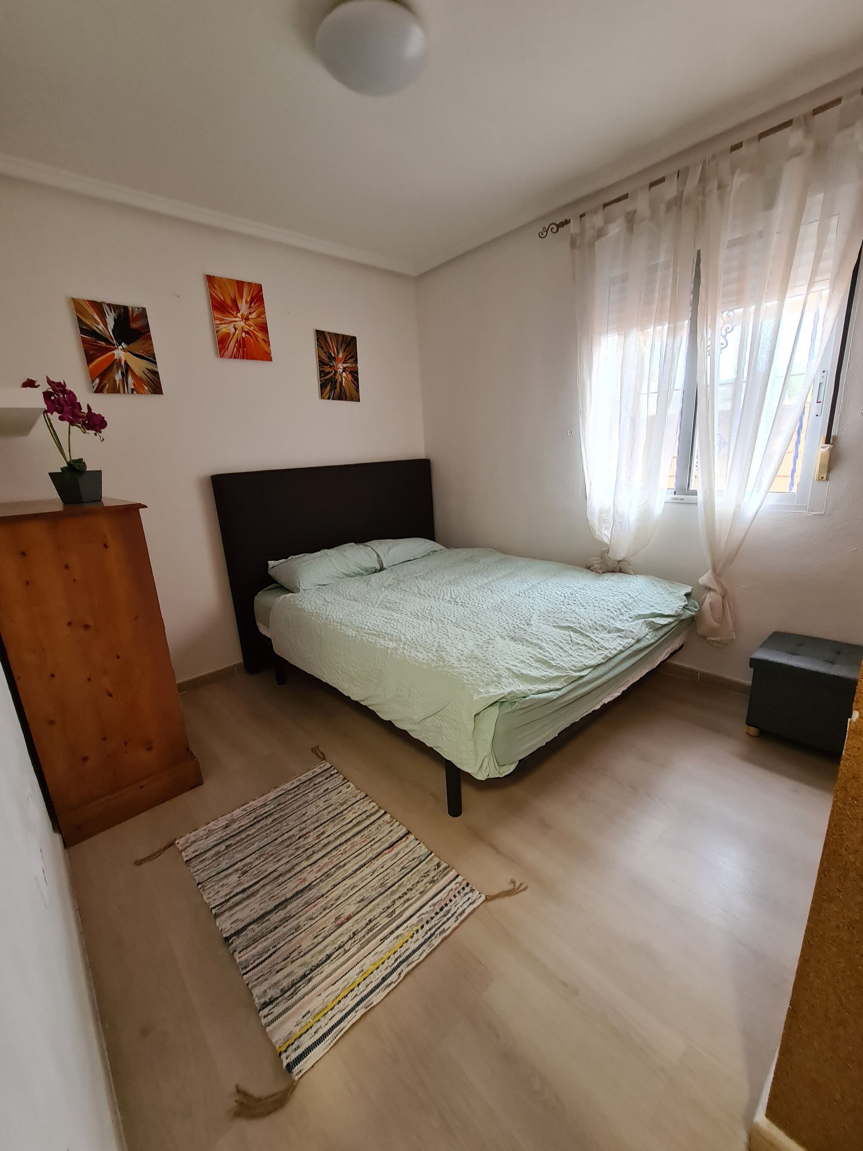 6 bedrooms, iron/ironing board, free WiFi, bed sheets