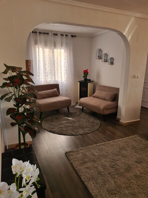 Villa | Living area - Impeccable 6-bed Villa in Monforte del Cid (Monforte del Cid)