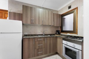 Frigorífic, microones, forn i placa de cuina