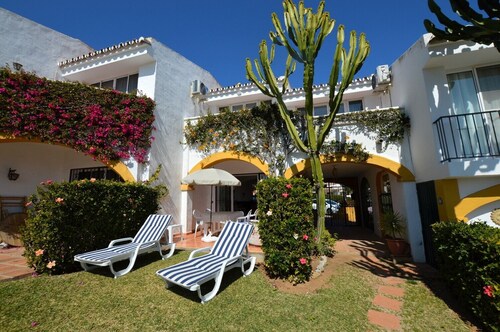 Calahonda - Sleeps 6 - Parking - Garden - Pool
