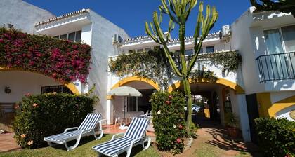 Calahonda - Sleeps 6 - Parking - Garden - Pool