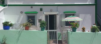 3 Bed House Sleeps 6 With Pet-friendly Garden