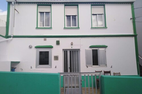 3 Bed House Sleeps 6 Pet-friendly With Terrace