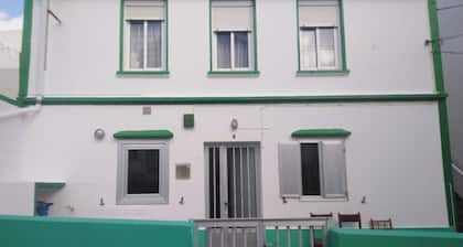3 Bed House Sleeps 6 Pet-friendly With Terrace