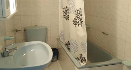 3 Bed House Sleeps 6 With Pet-friendly Garden