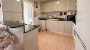 Apartment | Private kitchen | Microwave, oven, stovetop, dishwasher - Charming 2-bed Apartment in Denia (Denia)