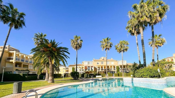 Apartment | Pool | Outdoor pool - Charming 2-bed Apartment in Denia (Denia)