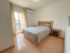 Apartment | 2 bedrooms, free WiFi, bed sheets - Charming 2-bed Apartment in Denia (Denia)