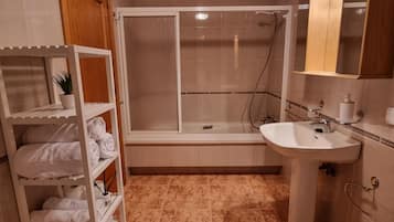 Nhà | Phòng tắm | Vòi sen/bồn tắm kết hợp, bồn tắm ngâm, khăn tắm