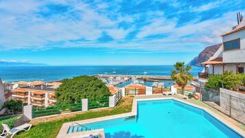 Kolam renang tertutup