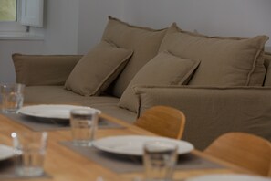 Living area - Suite 201 - 2 Bedroom Suite in Amando Perez Suites (Ribadeo)