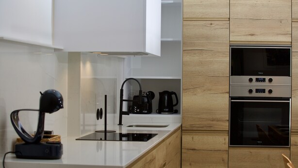 Appartement | Privékeuken | Een koelkast, een microgolfoven, een oven, een kookplaat