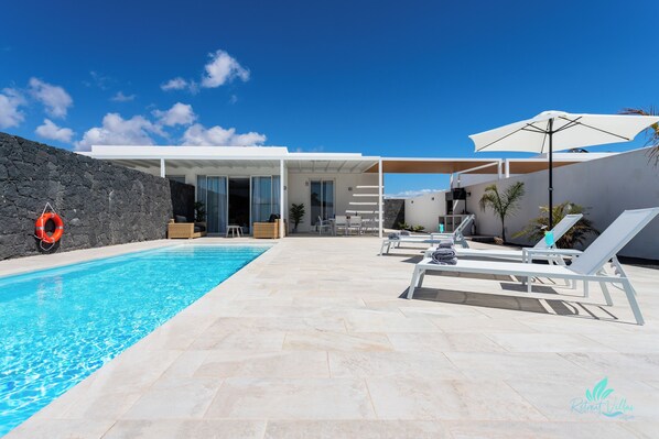 Villa | Pool | Outdoor pool - Villa Paraiso de Jil - Stunning, Brand new 3 bed ! (Yaiza)