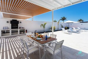 Villa | Outdoor dining - Villa Paraiso de Jil - Stunning, Brand new 3 bed ! (Yaiza)