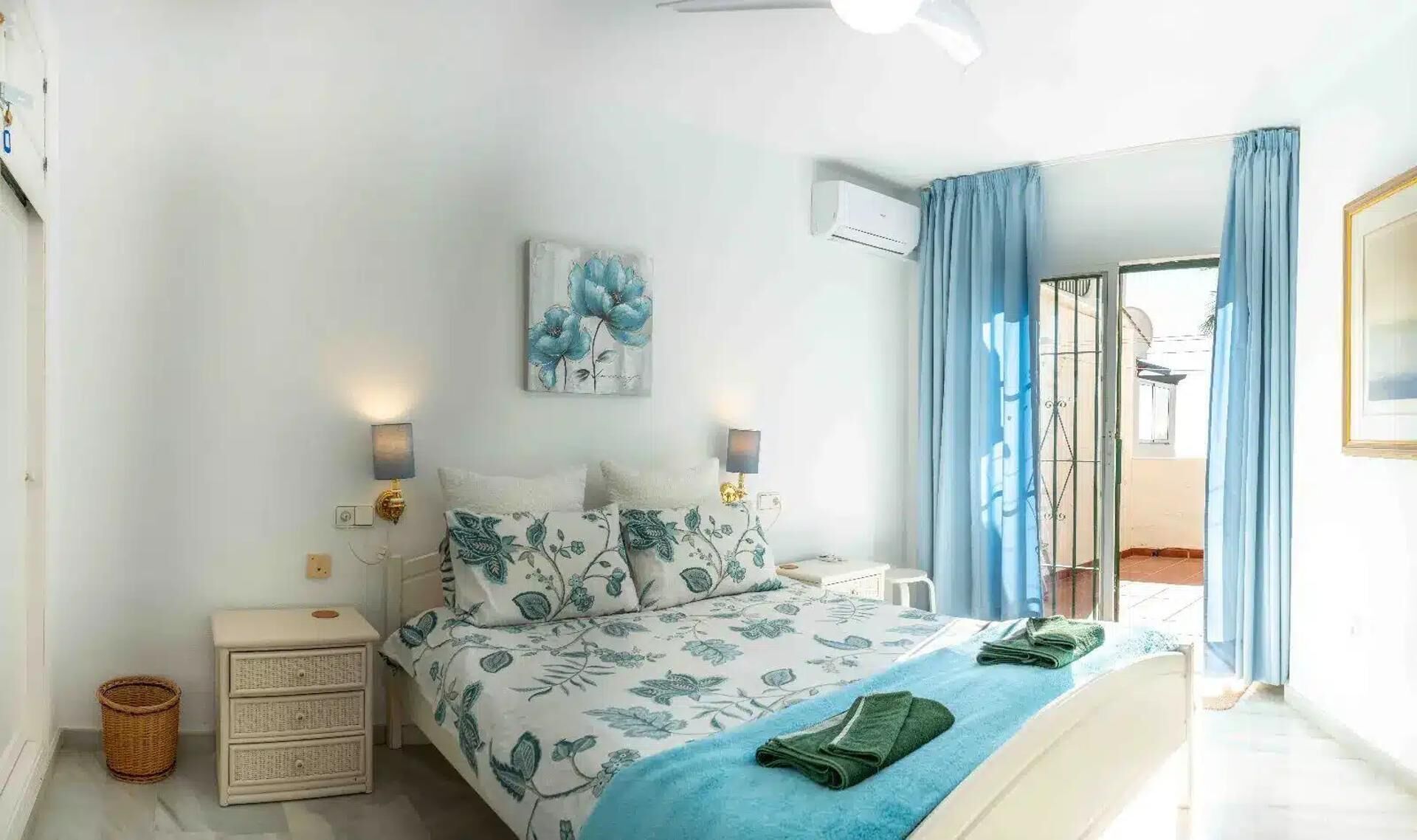 Apartament | 2 dormitoris, planxa i posts de planxar, wifi gratuïta i roba de llit 