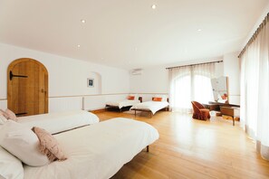 Vila | 5 quartos, Wi-Fi de cortesia, roupa de cama