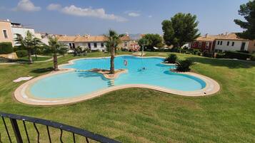Hus | Pool | Utomhuspool