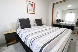 Apartment | 1 bilik tidur, seterika/papan seterika, Wi-fi percuma, cadar katil 