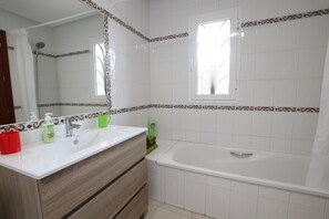 Apartment | Bathroom | Combined shower/tub, deep soaking tub, hair dryer, towels - Casa Buganvilla 11 at Lauro Golf (Alhaurin de la Torre)