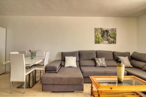 TV - Apartment - Sleeps 4 - Jacuzzi - Terrace - Pool (Adeje)