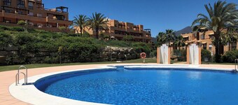 Seaview 2 Bed Apartment Sleeps 4 - Terrace - Pool